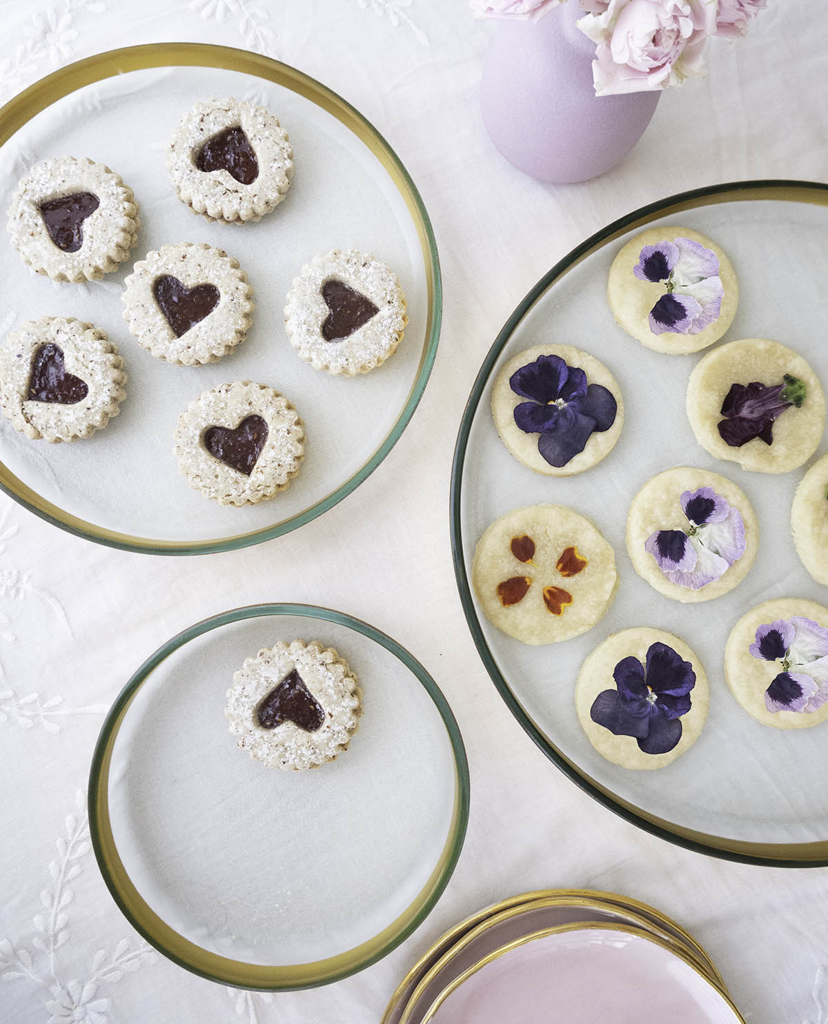 Annieglass Mod Plates in 3 sizes with cookies.