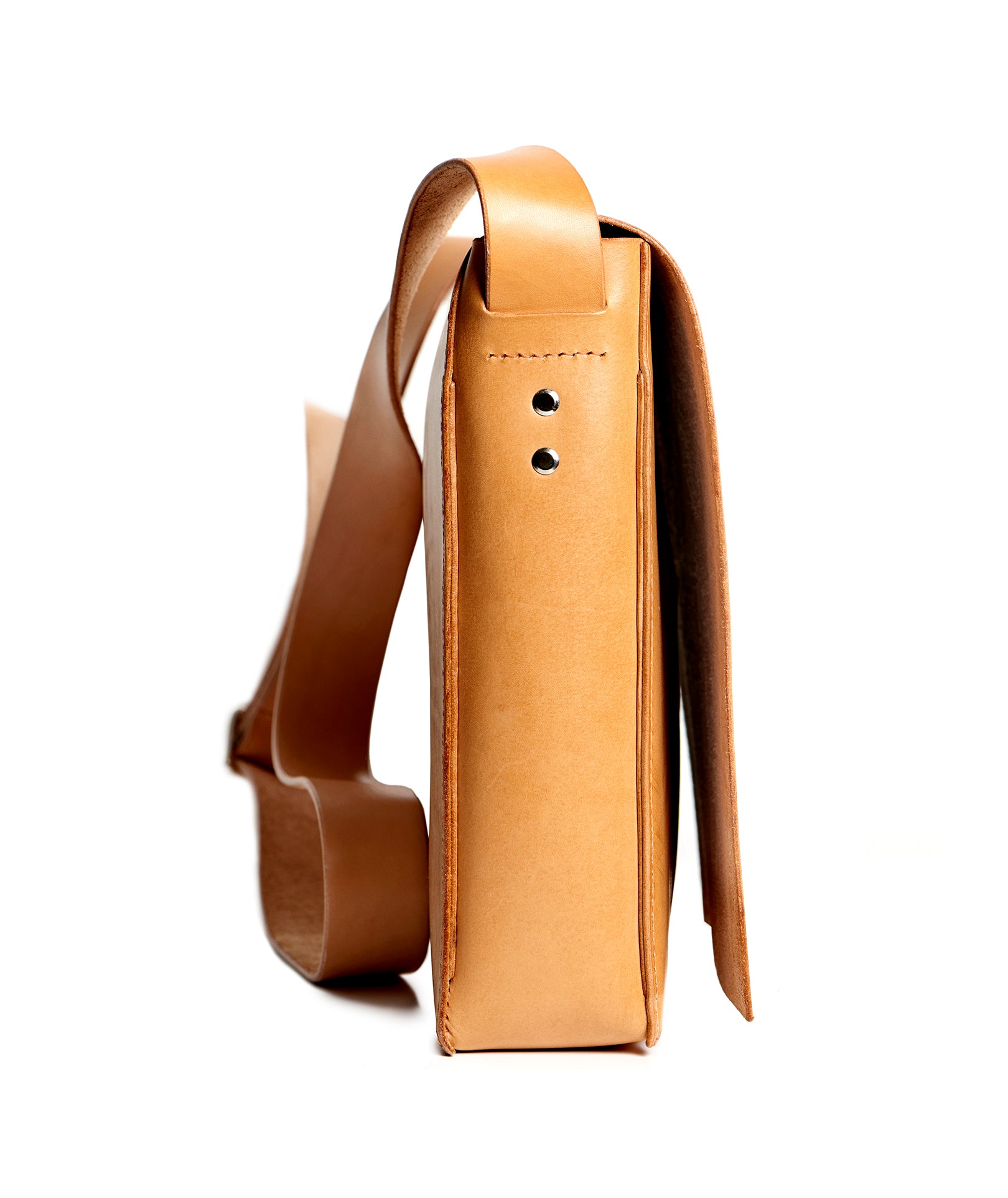 Leather messenger bag: NORD (natural) – silleknotte