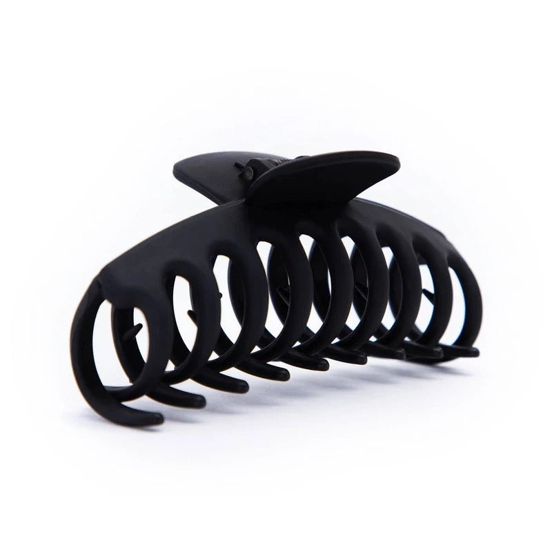 Oversized Matte Claw Hair Clip in Black