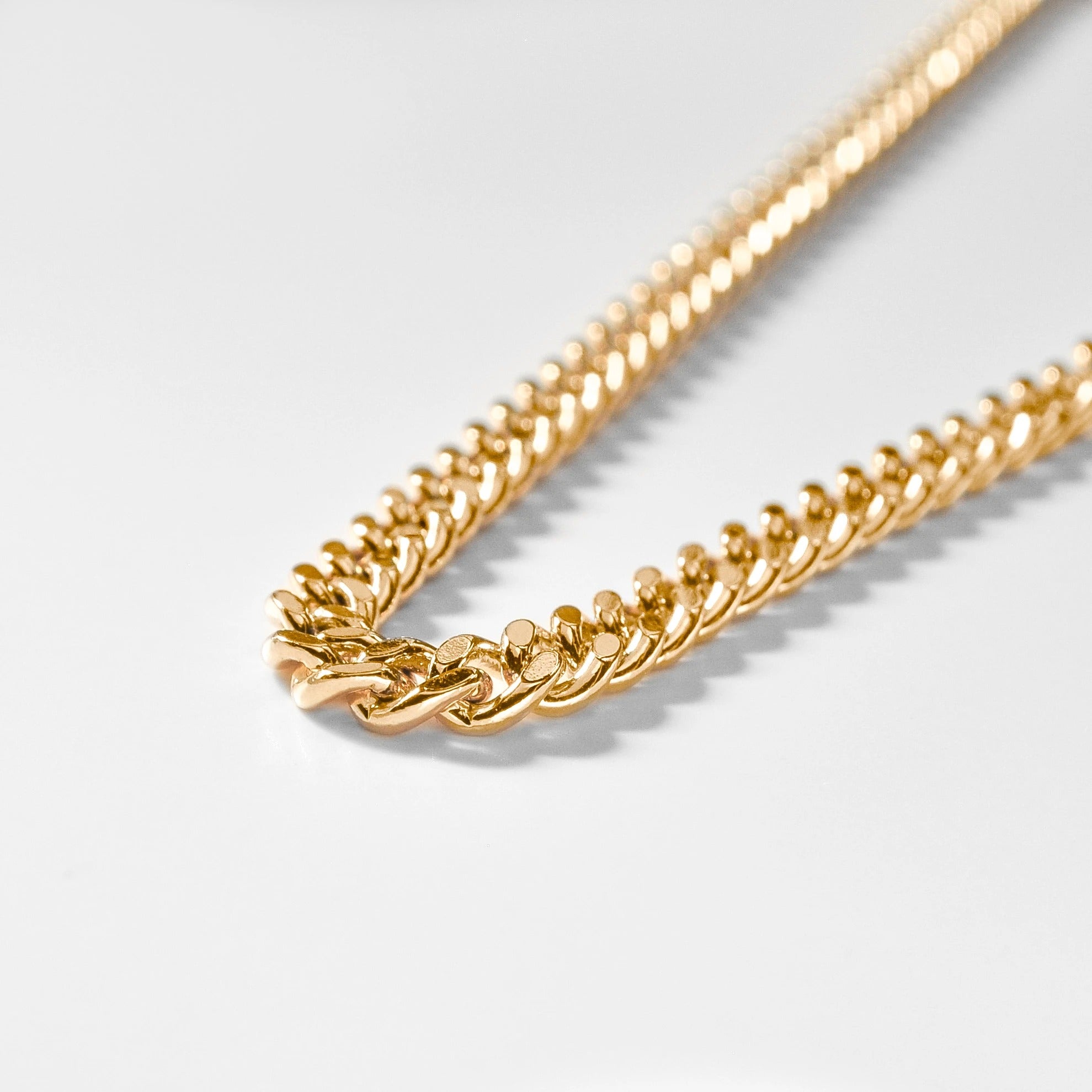 Drew Curb Necklace in Gold