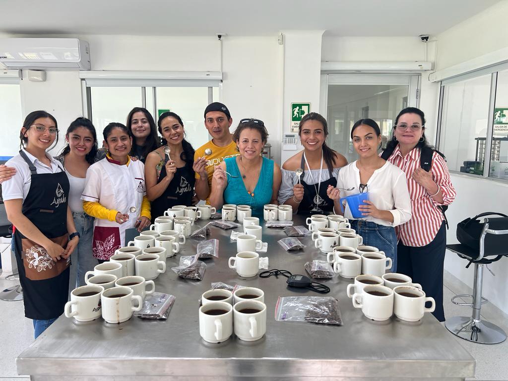 IWCA Colombia group photo coffee cupping