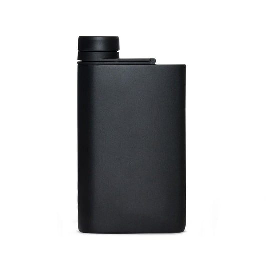 https://cdn.shopify.com/s/files/1/1416/9810/products/WebPDP-Flask_Black_Studio_1022_180_FLK1SSOS002.jpg?v=1685400746&width=533