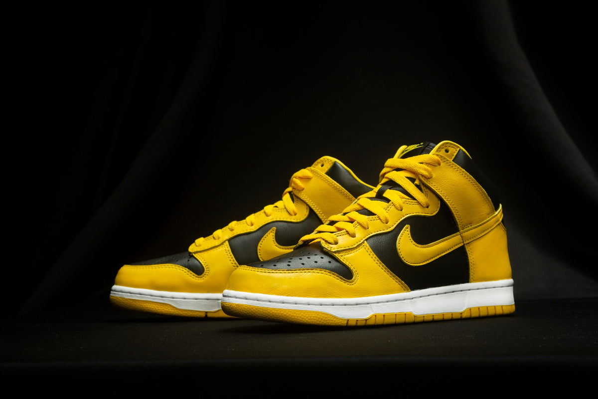 nike dunk high black varsity maize