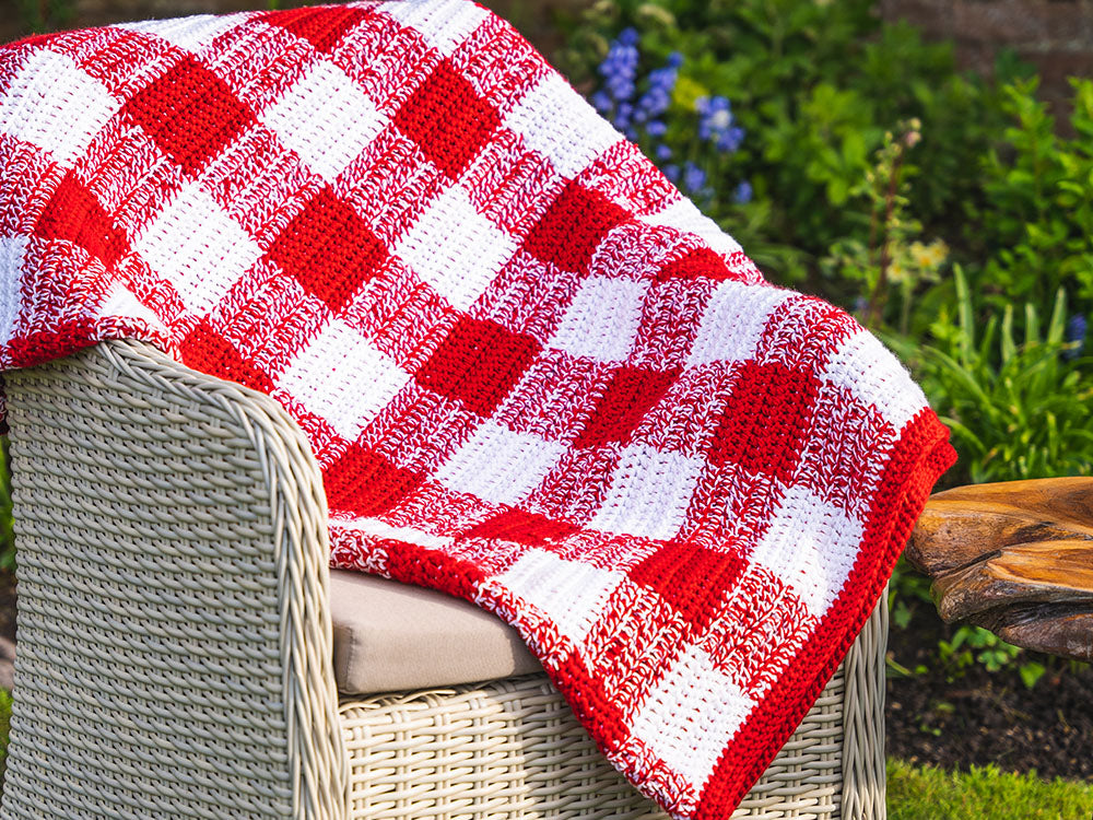 Gingham Picnic Blanket Crochet Kit and Digital Pattern Deramores