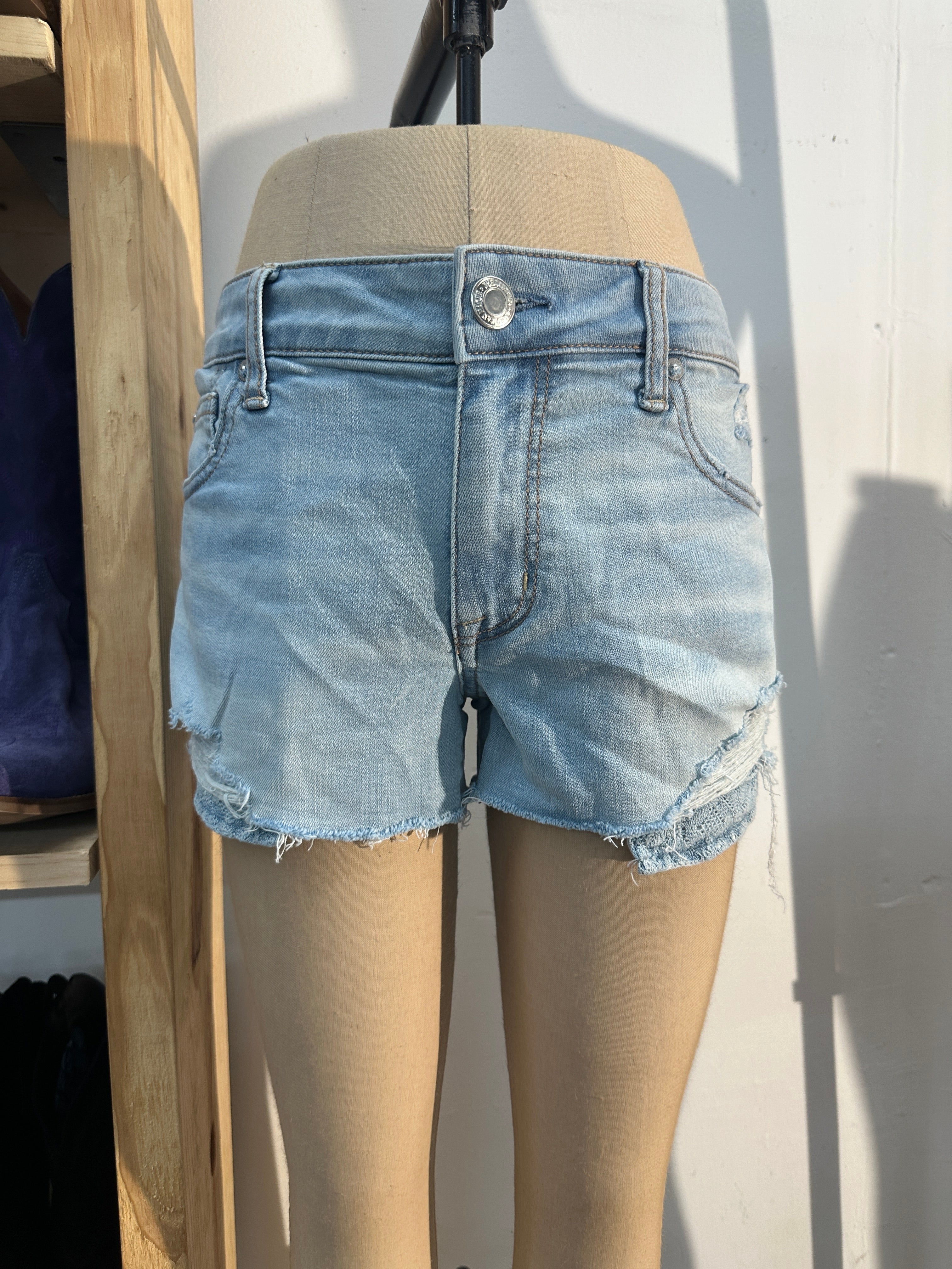 American Eagle Light Wash Low Rise Shorts ~ size 12 ~ Queen Bee's Clos -  Lil Bee's Bohemian