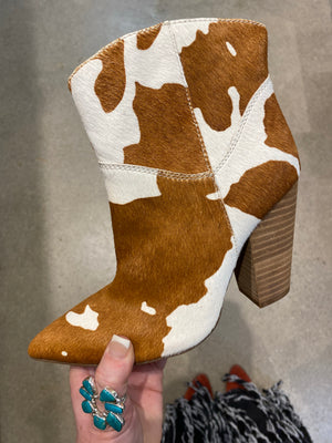 "Ole Mane Tamer" Hair on Hide Brown & White Cow Puncher Booties (DS)