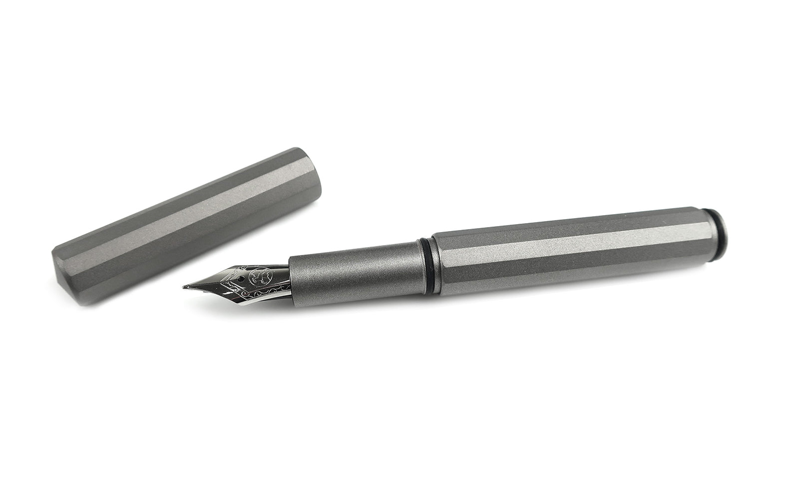 desinfecteren Maand Tenslotte XS Minimalist Pocket Fountain Pen - Titanium - ensso