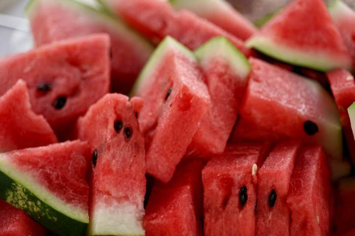 many pieces of triangles slices watermelon