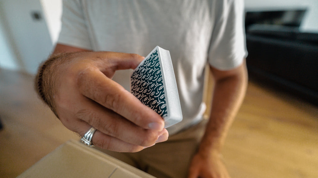 Person holding a deck of playing cards in Biddle Grip
