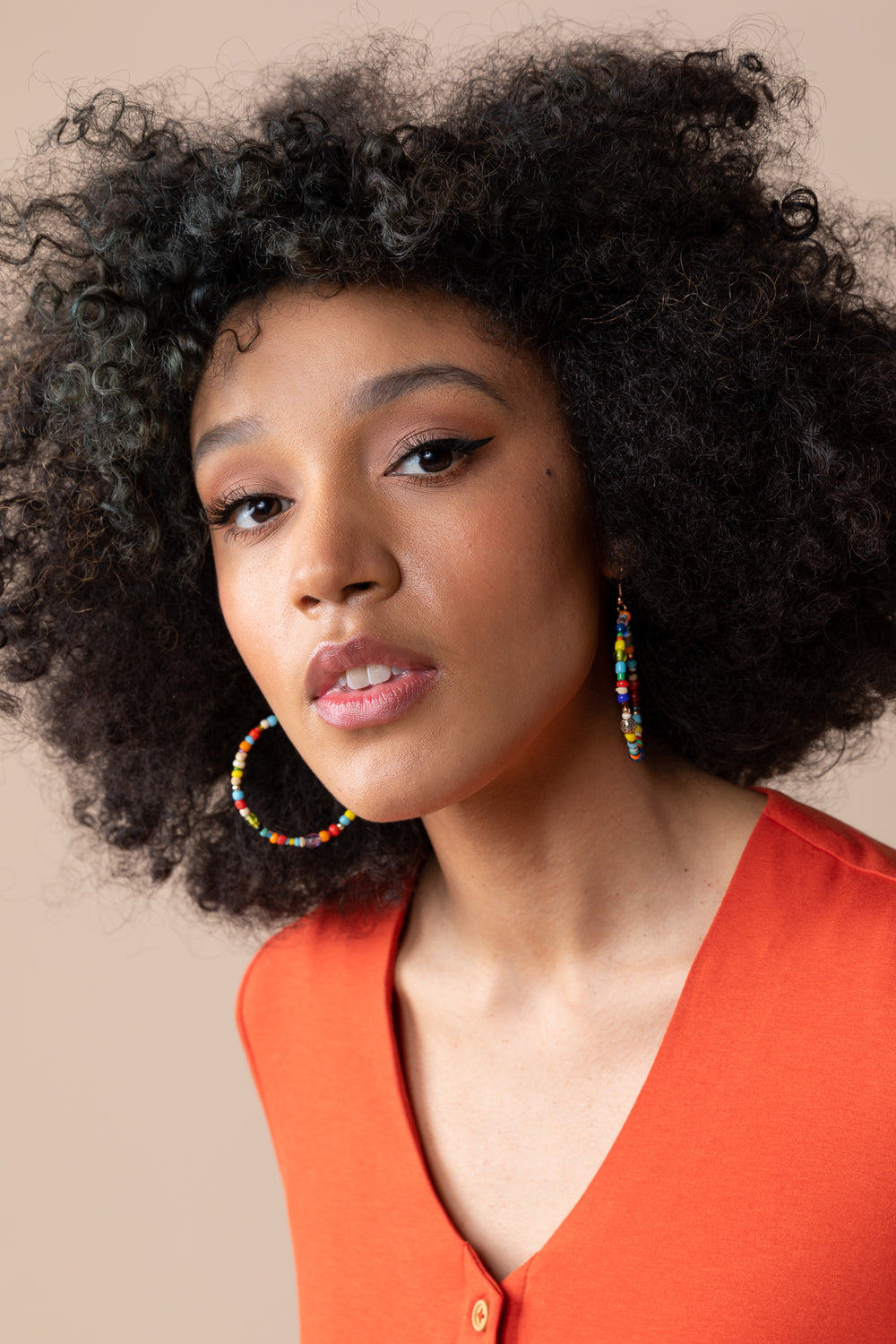 Learn how to style your Fashion Earrings  hoop tassel earrings blogger  fashionblog fashion   Модные прически Идеи причесок Длинные волосы  на выпускной