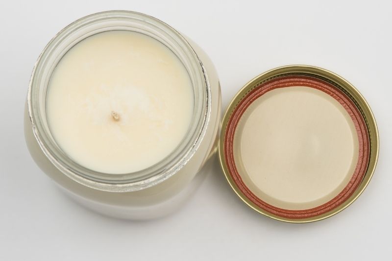 https://cdn.shopify.com/s/files/1/1420/1982/files/Jar_candle_and_lid_from_above..jpg?v=1601286193