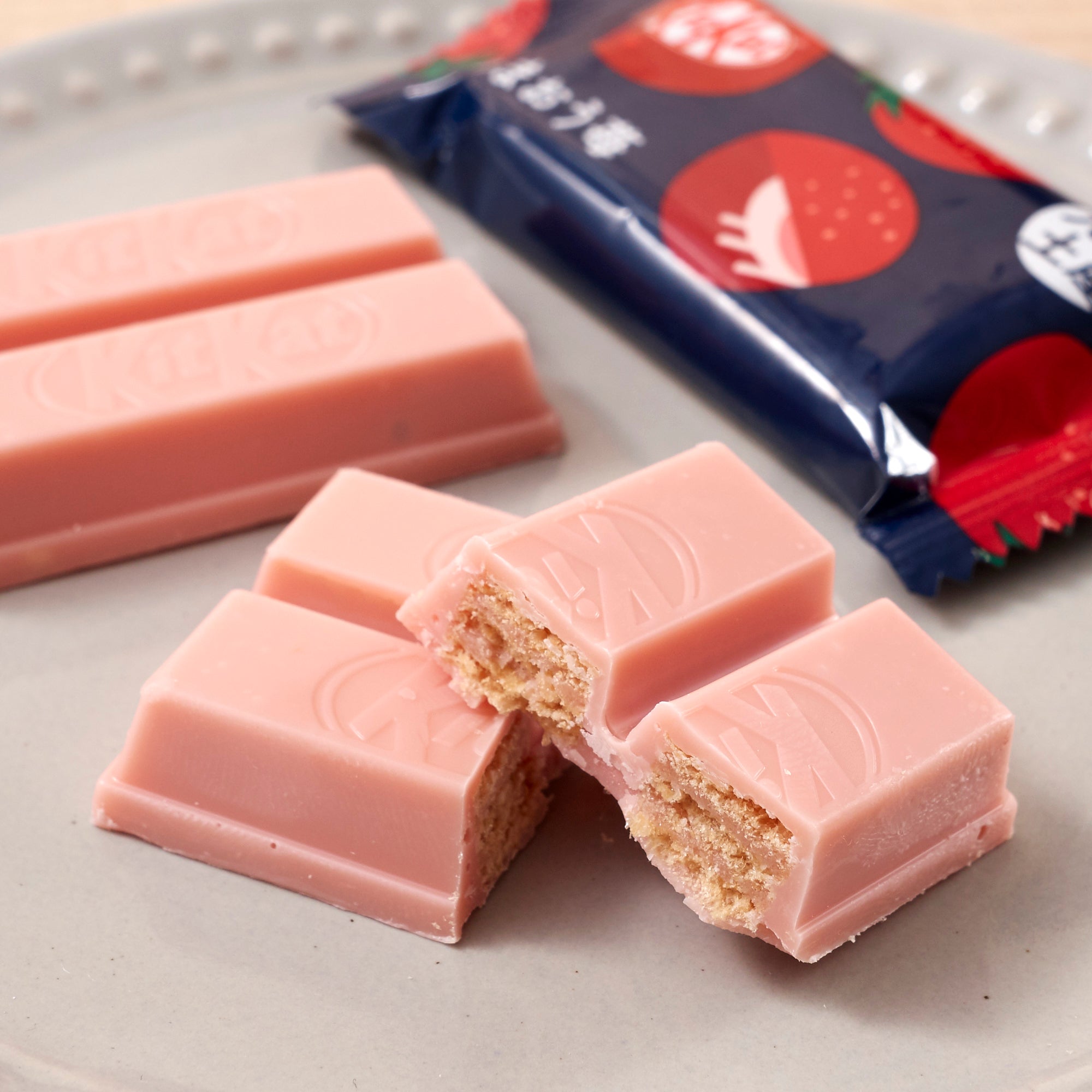 Nestle Kit kat Mini, Otona No Amasa, Strawberry Flavor, 10 mini bars