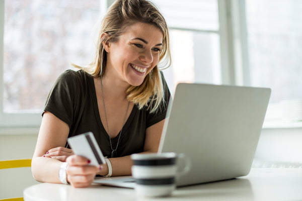 A woman doing online shopping for her contact lenses.