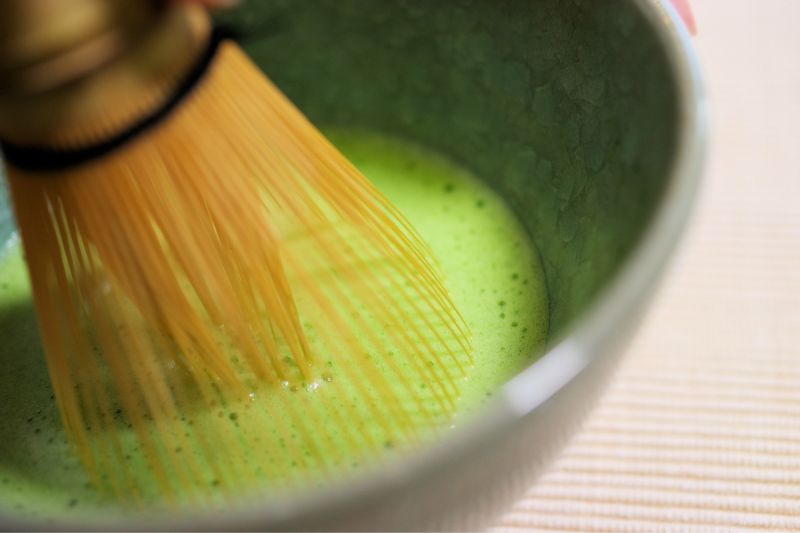 Willman Charaku, Japanese Handheld Electric Matcha Whisk/Frother with Bamboo Chasen