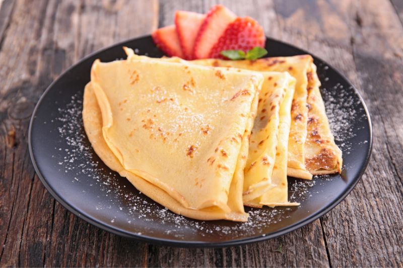 Crepes with strawberries recipe