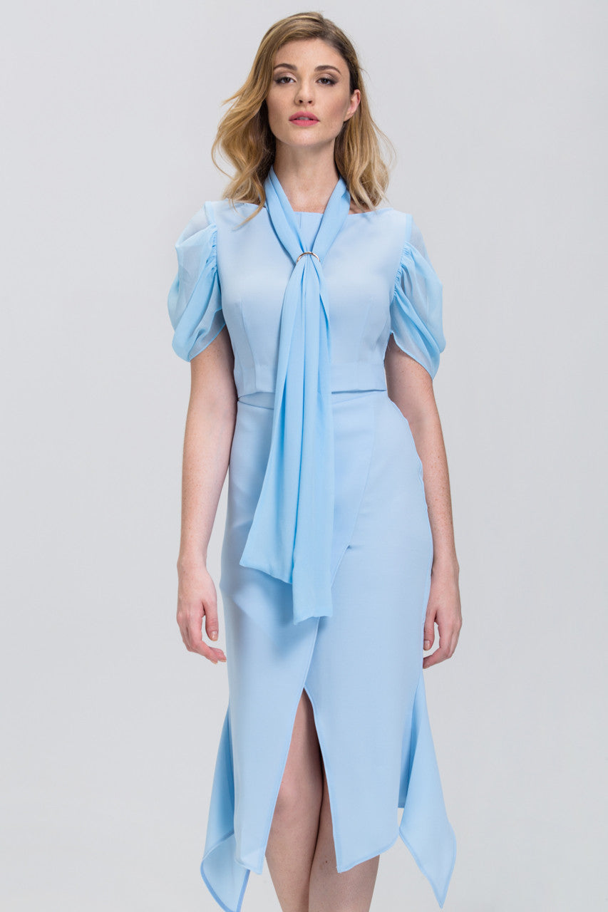 Exchange baby blue midi dress with sleeves, Golden globes 2018 red dress, high waisted mom jeans 90s. 