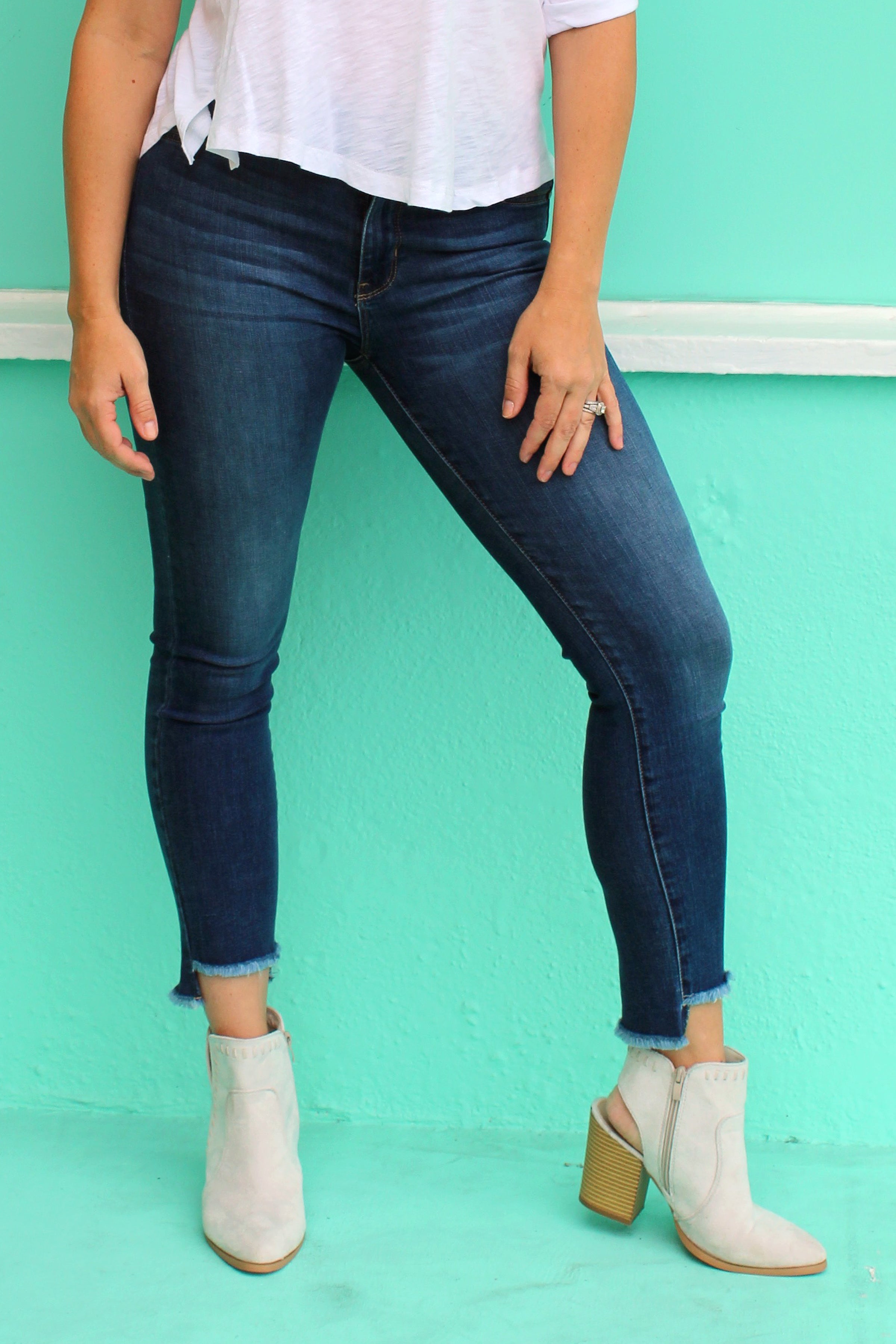 frayed hem ankle jeans