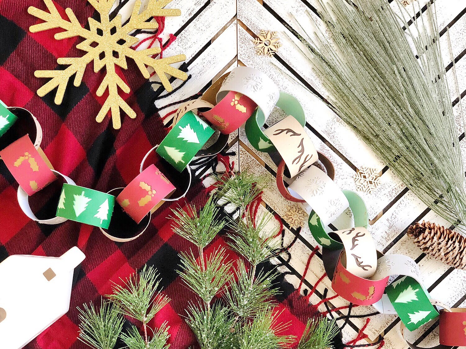 DIY Fancy Holiday Cardstock Paper Chain