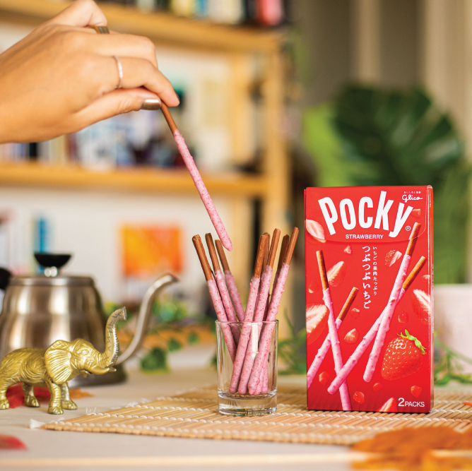 One of the most popular Pocky of Sugoi Mart is Strawberry Pocky