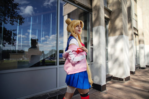 A highschool dresses up as Sailor Moon to school event, showing how iconic the outfit is.