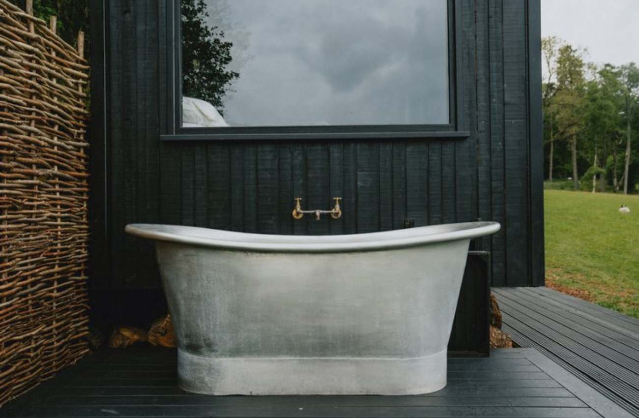 outdoor bathtub at rest and wild