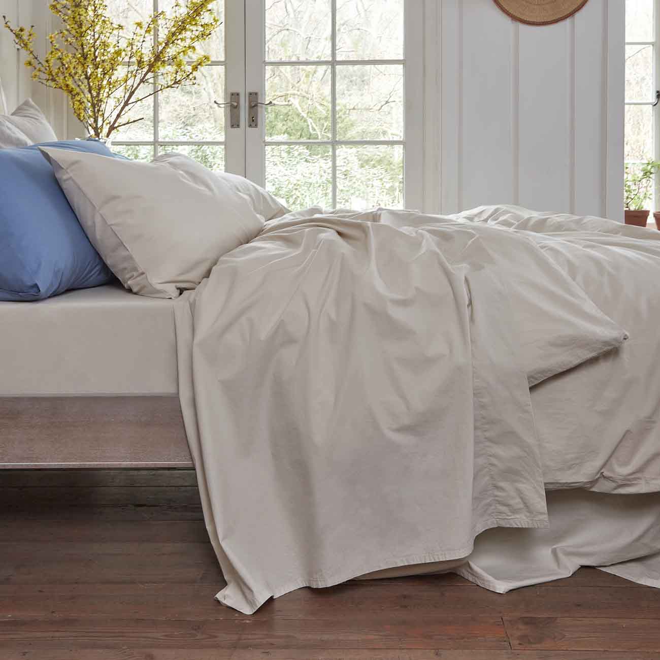 https://cdn.shopify.com/s/files/1/1427/9454/products/PigletInBed-CottonBedding-ParchmentPlain-1300x1300-Web3jpg_1.jpg