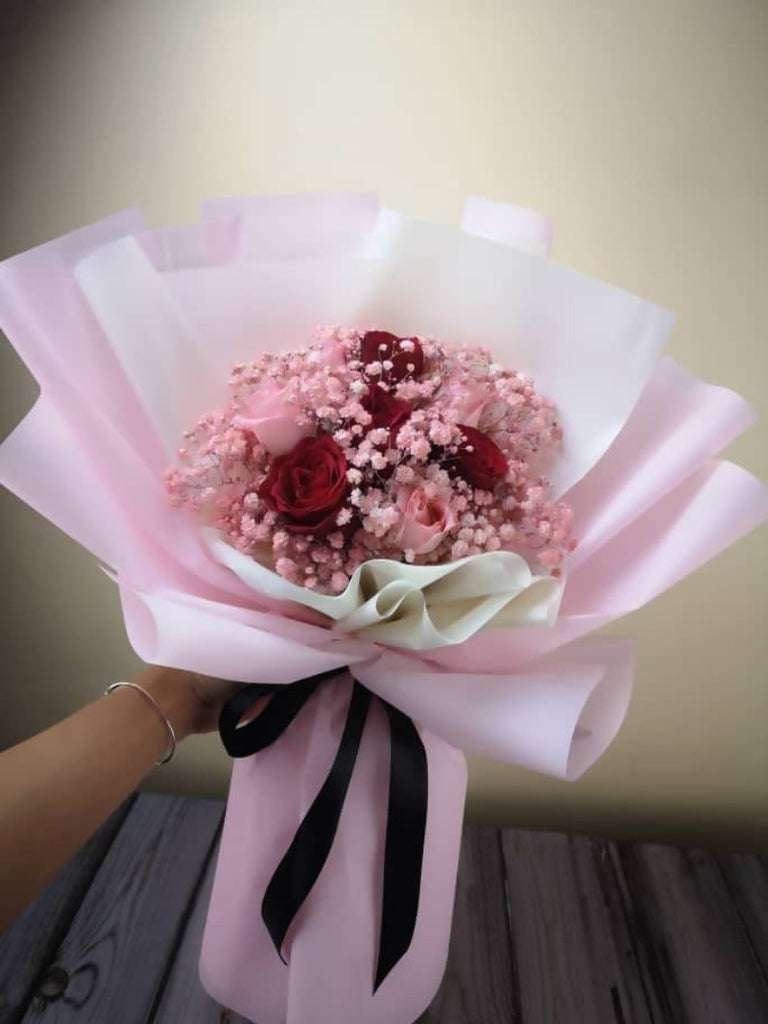 Red and Pink Roses Bouquet | Giftr - Malaysia's Leading Online Gift Shop