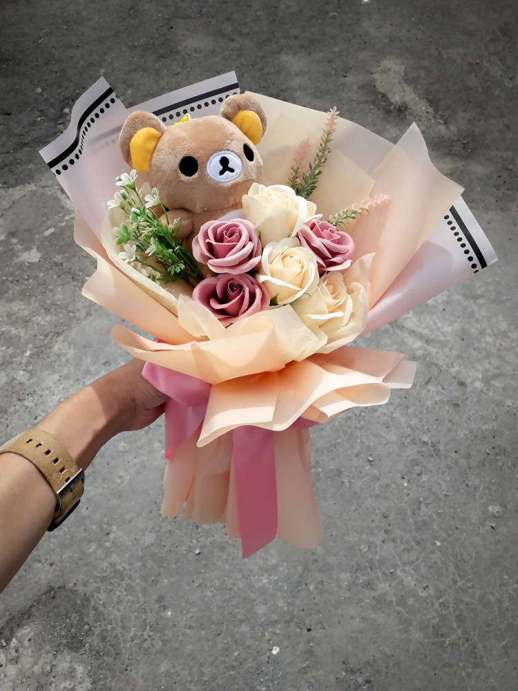 bouquet bear