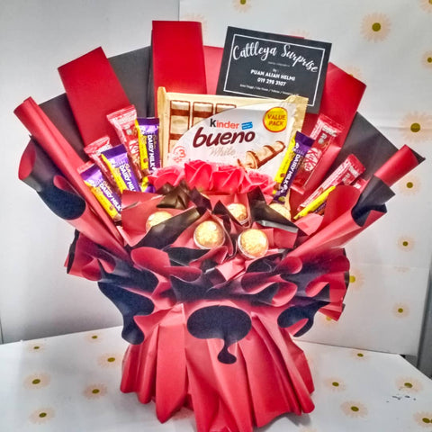 Mix chocolate box bouquet with bubble balloon Surprise delivery area KL,  Selangor & Johor Bahru Whatsapp untuk order:…
