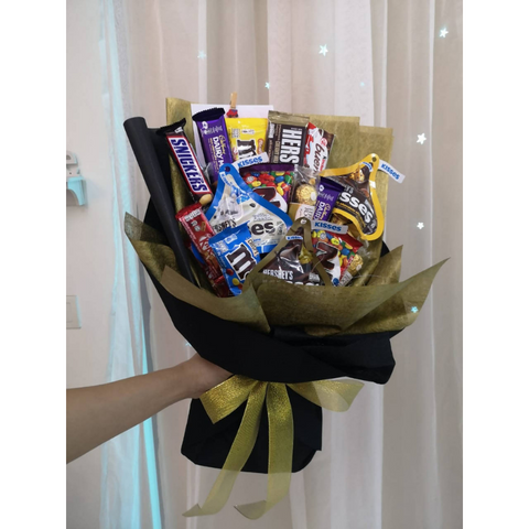 Mix chocolate box bouquet with bubble balloon Surprise delivery area KL,  Selangor & Johor Bahru Whatsapp untuk order:…