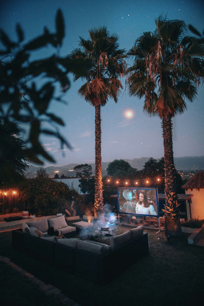 A small backyard movie night with friends and cannabis | Goldleaf
