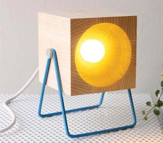 34 Wood Lamps You’ll Want to DIY Immediately - Read more at www.ilikethatlamp.com #woodlamps #diy #diylamp #diyprojects #diyhomedecor #lamps #lighting 