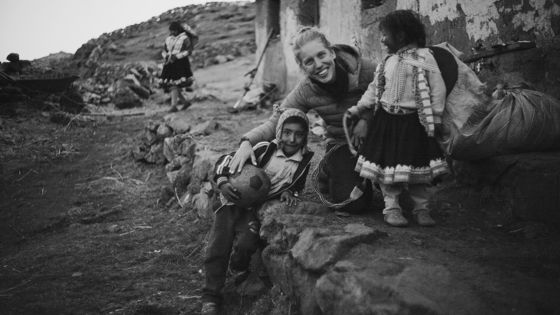 Chloe Weaver and two Peruvian girls laughing