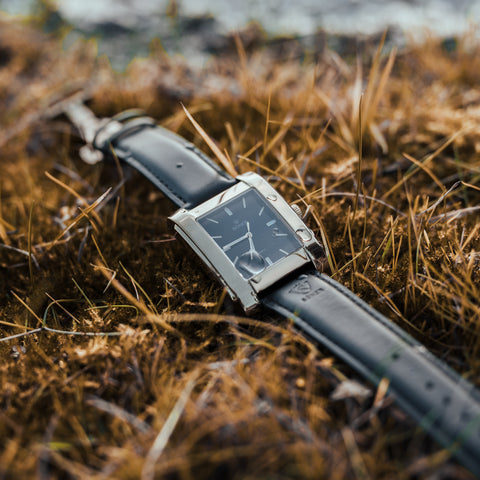 Square watch with black dial and steel case - Söner by Sweden