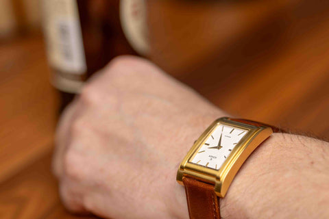 The Allure of the Square Gold Watch -Söner watches