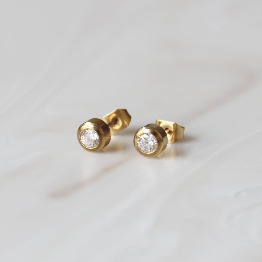 BEZEL STONE STUDS – MAIVE