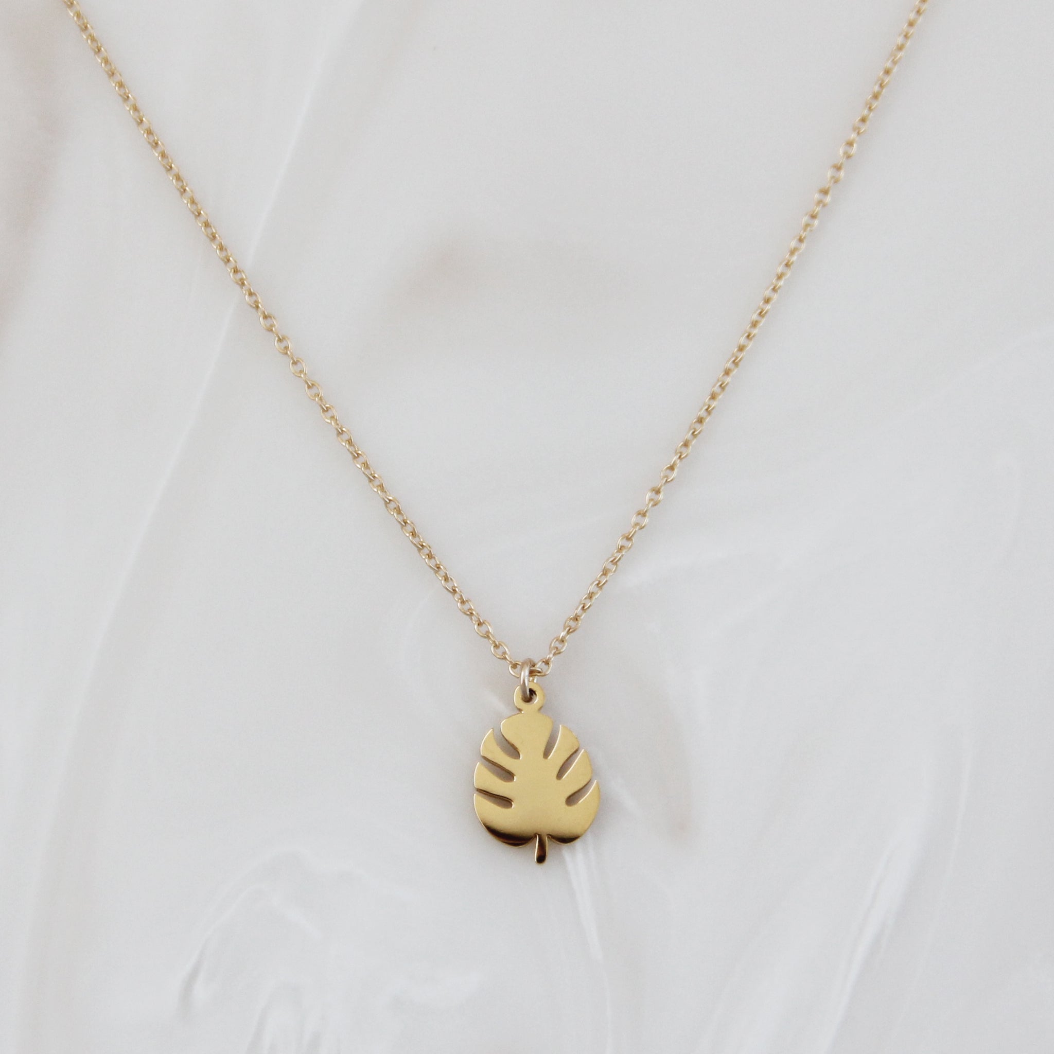 TROPICAL LEAF NECKLACE