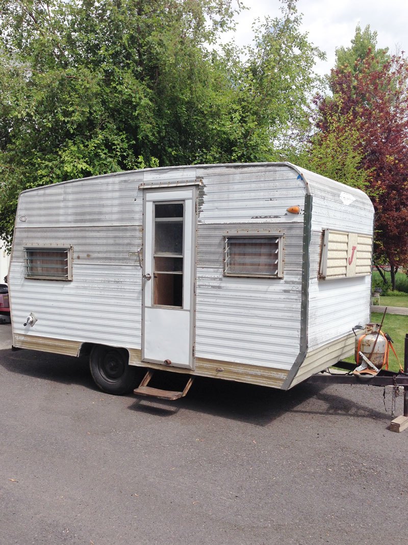 vintage-camper-pink-paint-before