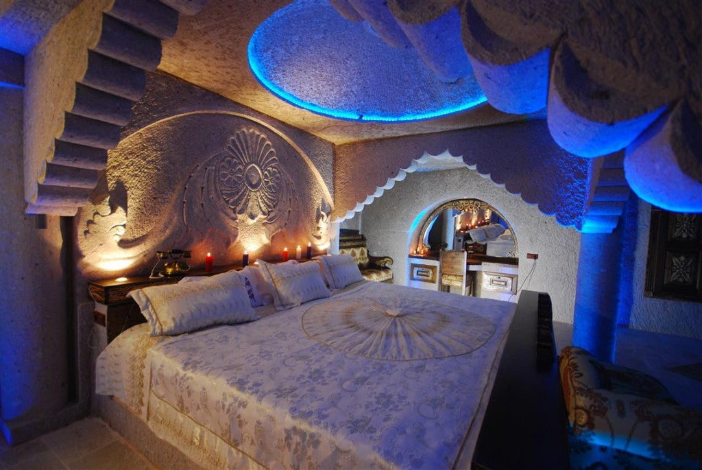 amazing places to sleep, Kiss the Moon