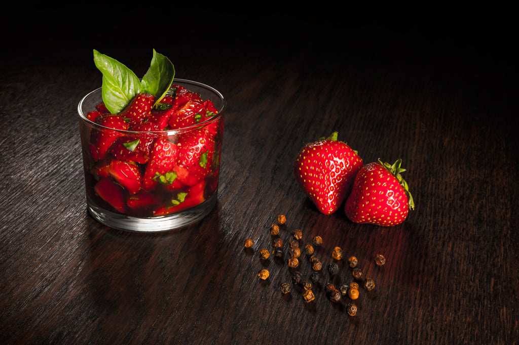 Erdbeeren mit Eis, Balsamessig und rotem Pfeffer – tryfoods