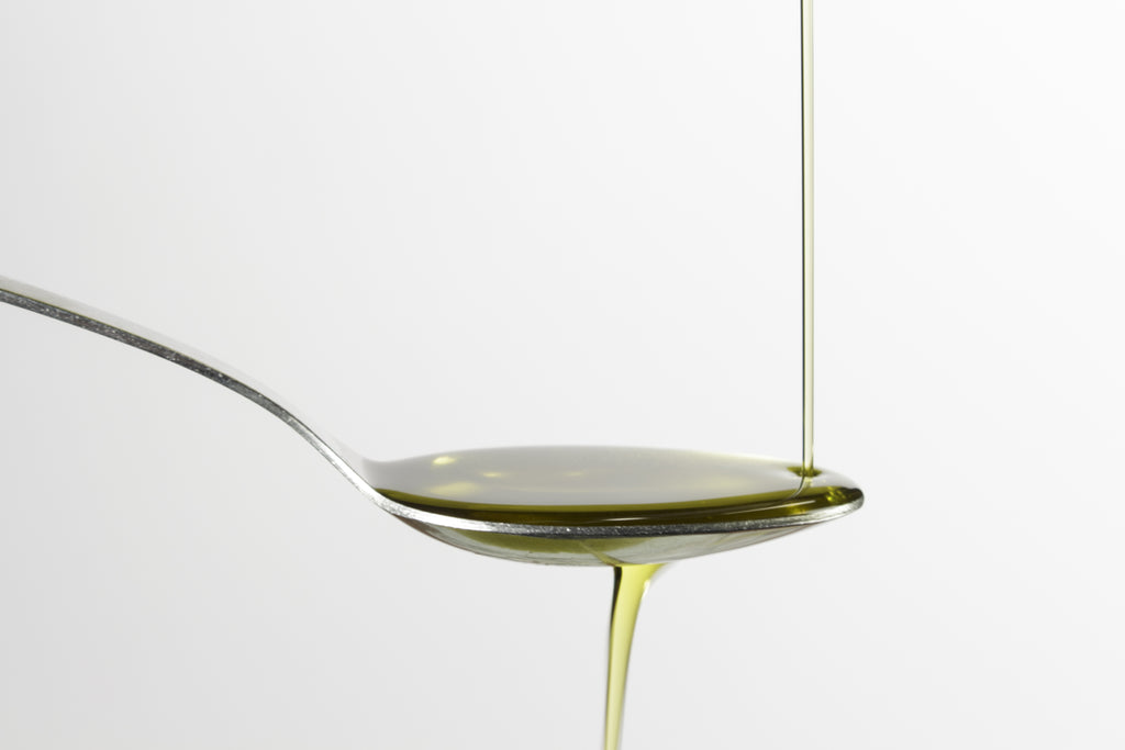Olivenöl tropft
