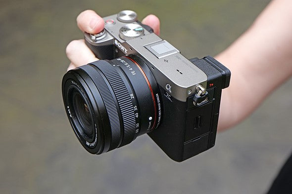 Anunciaron la Sony a7C: la cámara mirrorless full-frame más