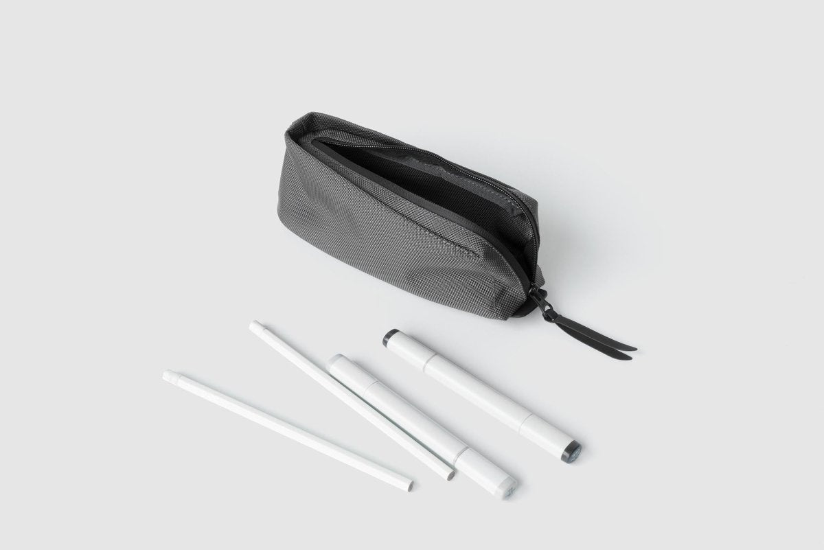 MUJI MESH PEN CASE // what's in my muji pen case? 