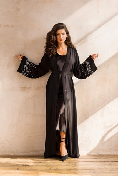 Open Abaya Outfits: What to Wear Under an Abaya