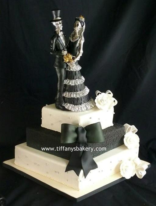 Halloween Wedding Rolled Fondant Cake Tiffany S Bakery