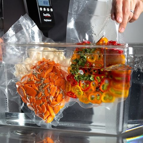 https://cdn.shopify.com/s/files/1/1436/4766/articles/What_is_Sous_Vide_Cooking.jpg?v=1589700553