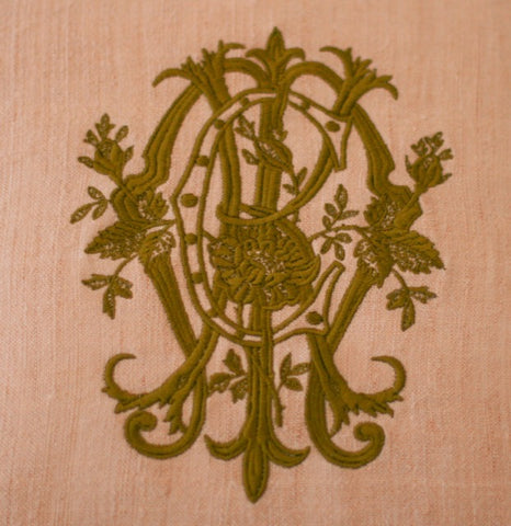 Pandora de Balthazar Custom Embroidery