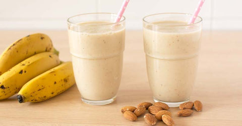 Licuado de plátano con almendras