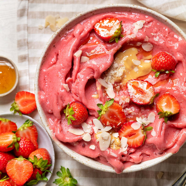 Fruchtig-frische, gesunde Erdbeerprotein-Eiscreme