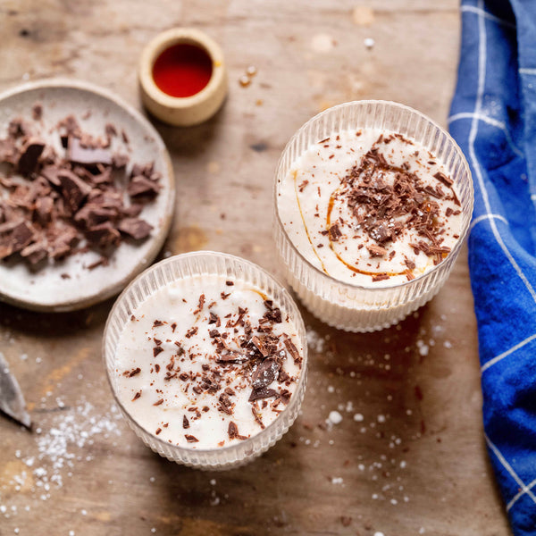 Samtig-cremiger veganer Vanille Kipferl Proteinshake